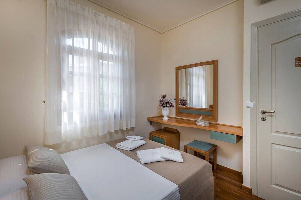 Argo Luxury Villa (Iason Villas), 3 Bedrooms, Private Pool, Garden, Next To Male in Maleme, Region de Chania