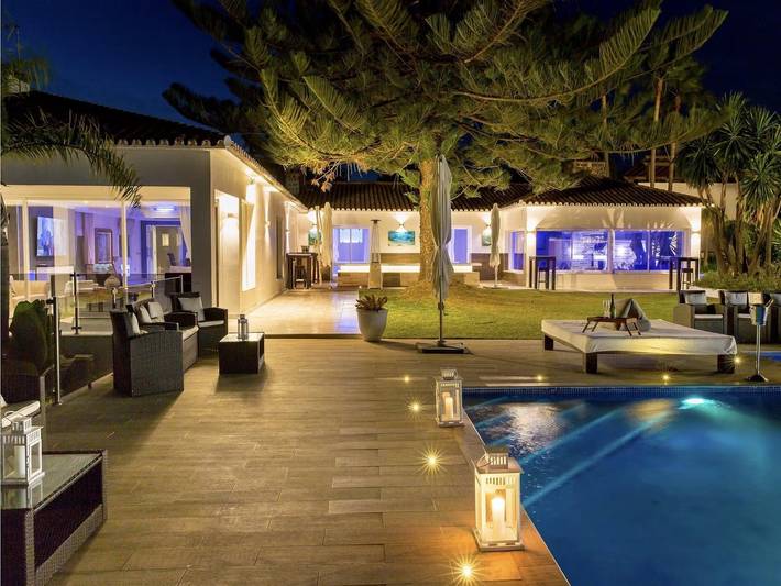 Villa voor 15 personen, met tuin in Elviria