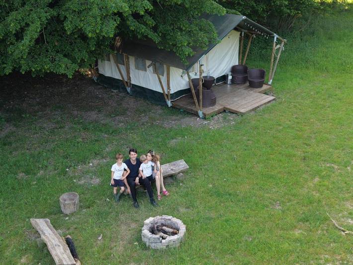 Tente pour 4 personnes, avec jardin ainsi que vue et terrasse dans le Cher - 2