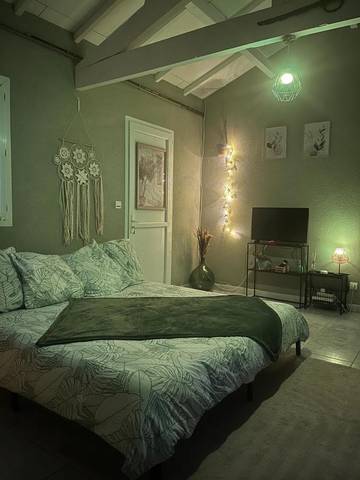 Gîte pour 2 personnes, avec piscine ainsi que vue et jardin à Carmaux