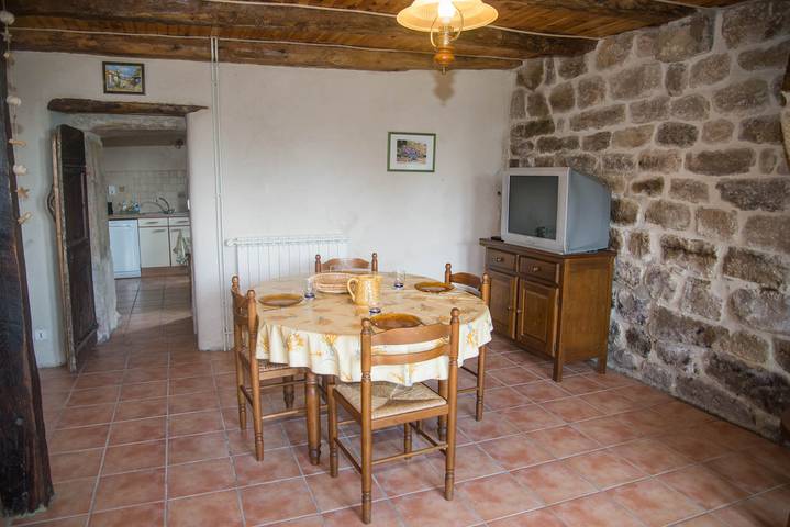 Gîte pour 5 personnes, avec jardin à Pied-de-Borne - 4