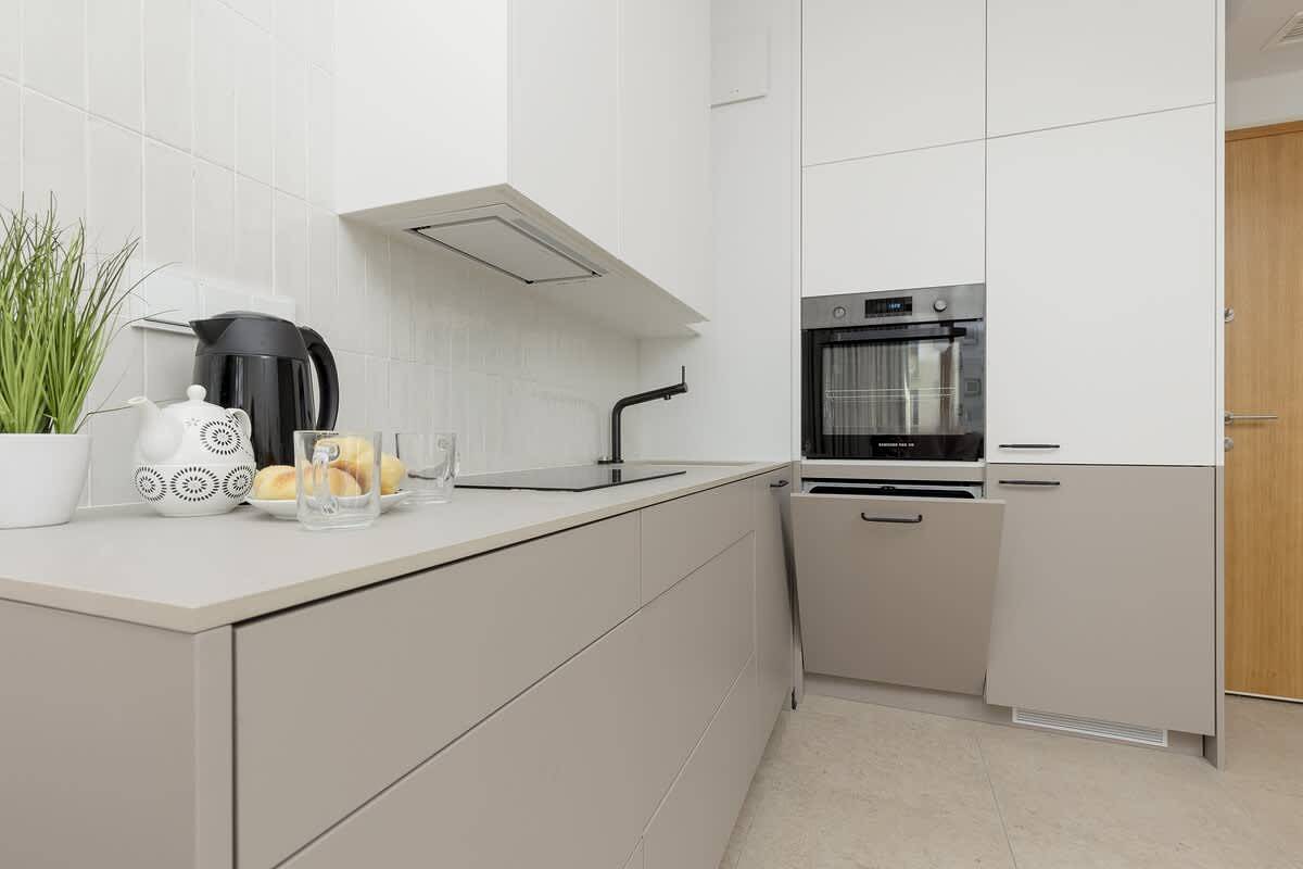 Entire apartment, Al. Solidarności 60B | Chic Apartment | A/C in Warsaw Śródmieście, Warsaw