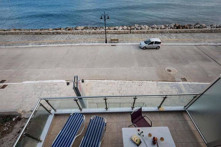 Gîte pour 4 personnes, avec terrasse et vue dans Palaiochora - 2