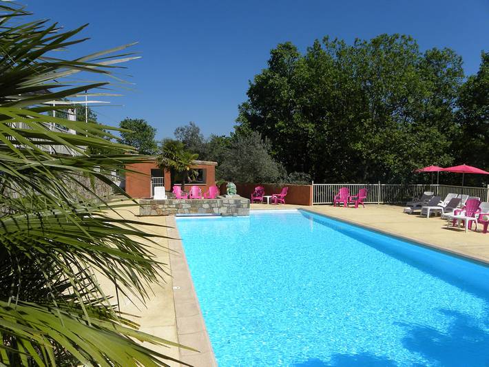 Chalet pour 6 personnes, avec jardin ainsi que terrasse et piscine - 1