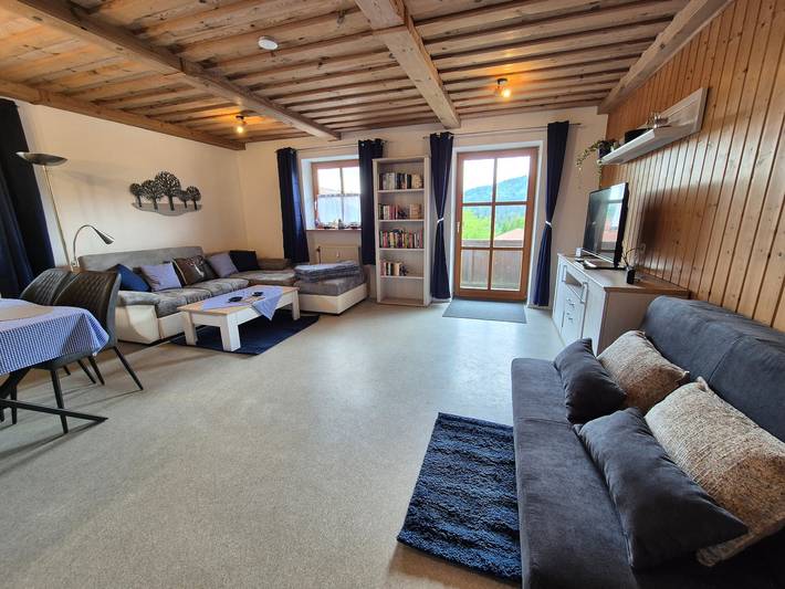 Entire apartment, Relaxinn Bavarian Fewo's Apartment with Shared Pool, Balcony, and Wi-Fi in Hauzenberg, Passauer Land