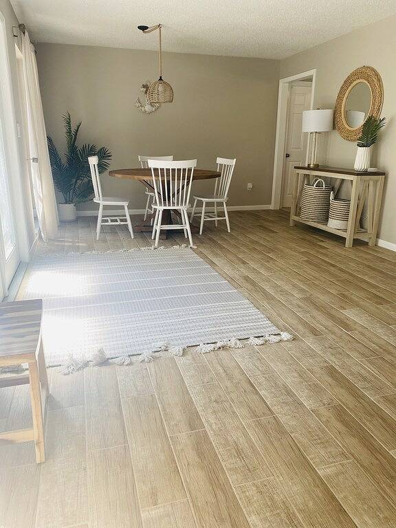 Cozy waterfront minutes from the beach! Great fishing, Inground Saltwater Pool in Iona, Southwest Florida