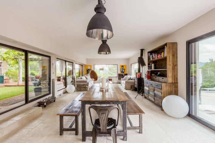 Location de vacances pour 14 personnes, avec jacuzzi et jardin, adapté aux familles à Rognes - 4