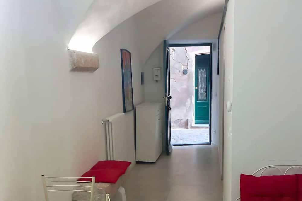 Entire apartment, Pria du Baxo - Historic center, 100 m from the beach; renovated old house in Noli, Riviera di Ponente