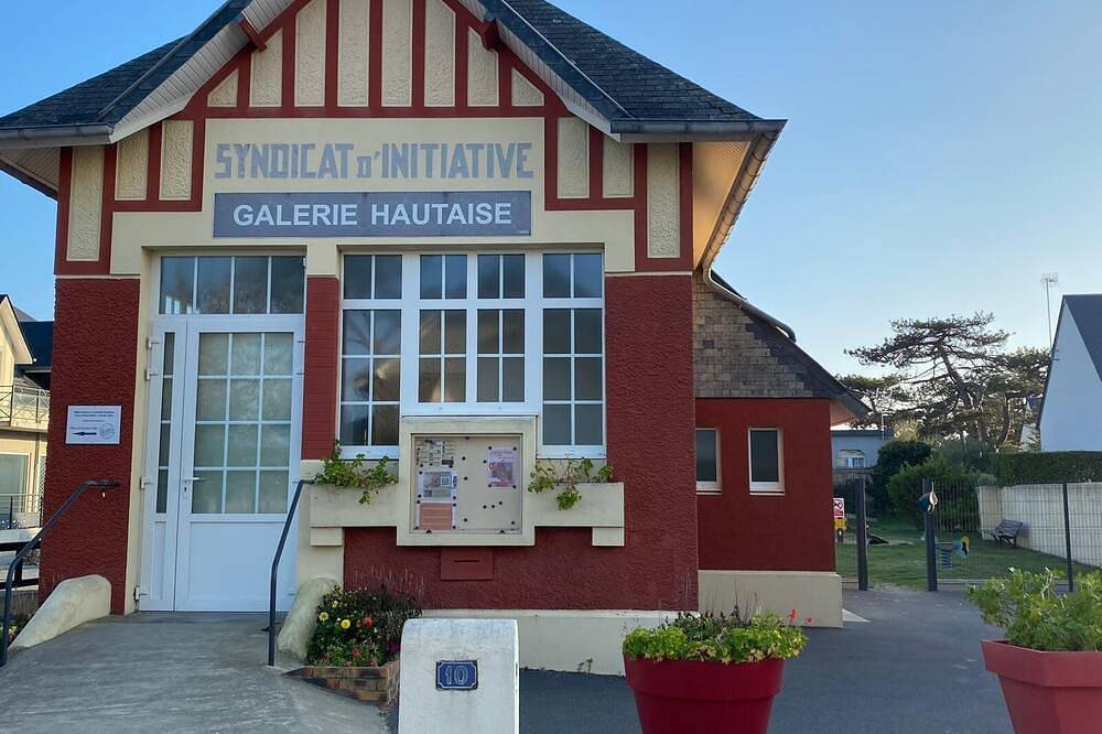 Large family house for 8 people 400 m from the sea in Hauteville-sur-Mer, Coutances
