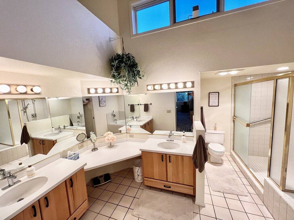 Remodeled Sedona Townhome on Golf Course – Stunning Red Rock Views !!! in Oak Creek, Oak Creek Canyon