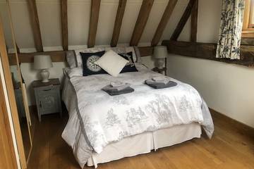 Glamping for 4 People in Surrey, South East England, Photo 1