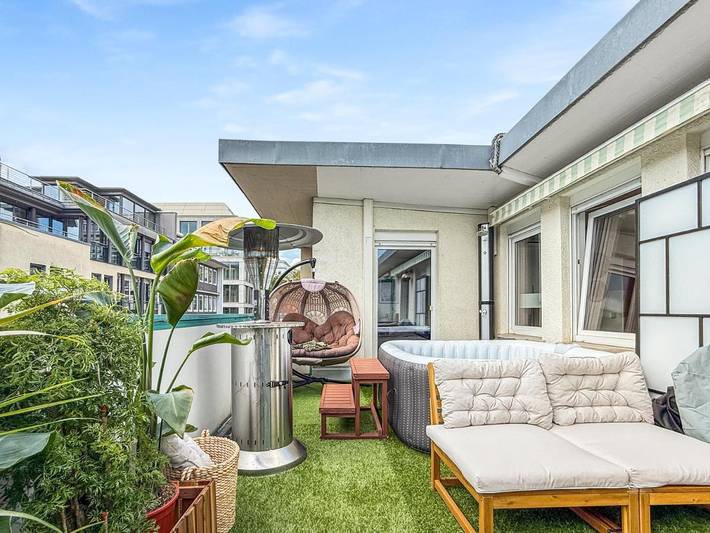 Ferienwohnung für 10 Personen, mit Balkon und Whirlpool sowie Terrasse und Ausblick in Stuttgart-Mitte