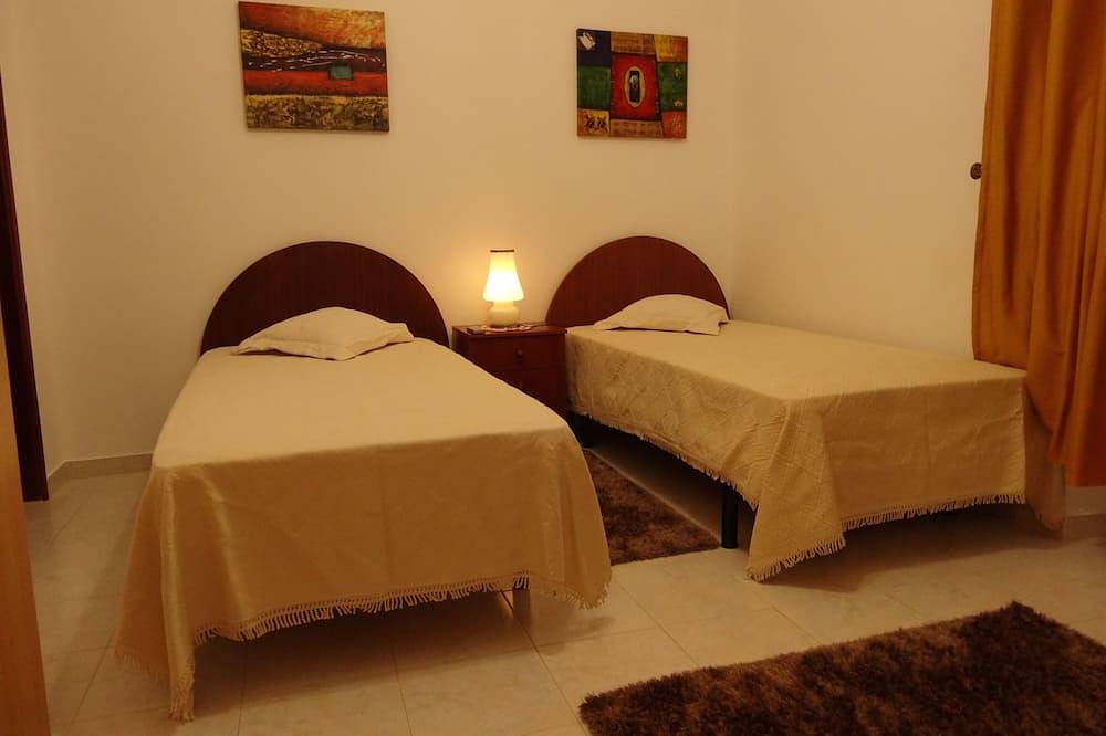 Ferienhaus mit Garten und Pool in Moncarapacho, Parque Natural da Ria Formosa