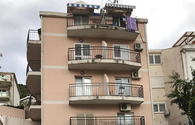 Ferienwohnung für 5 Personen, mit Terrasse und Ausblick, mit Haustier in Budva - 2