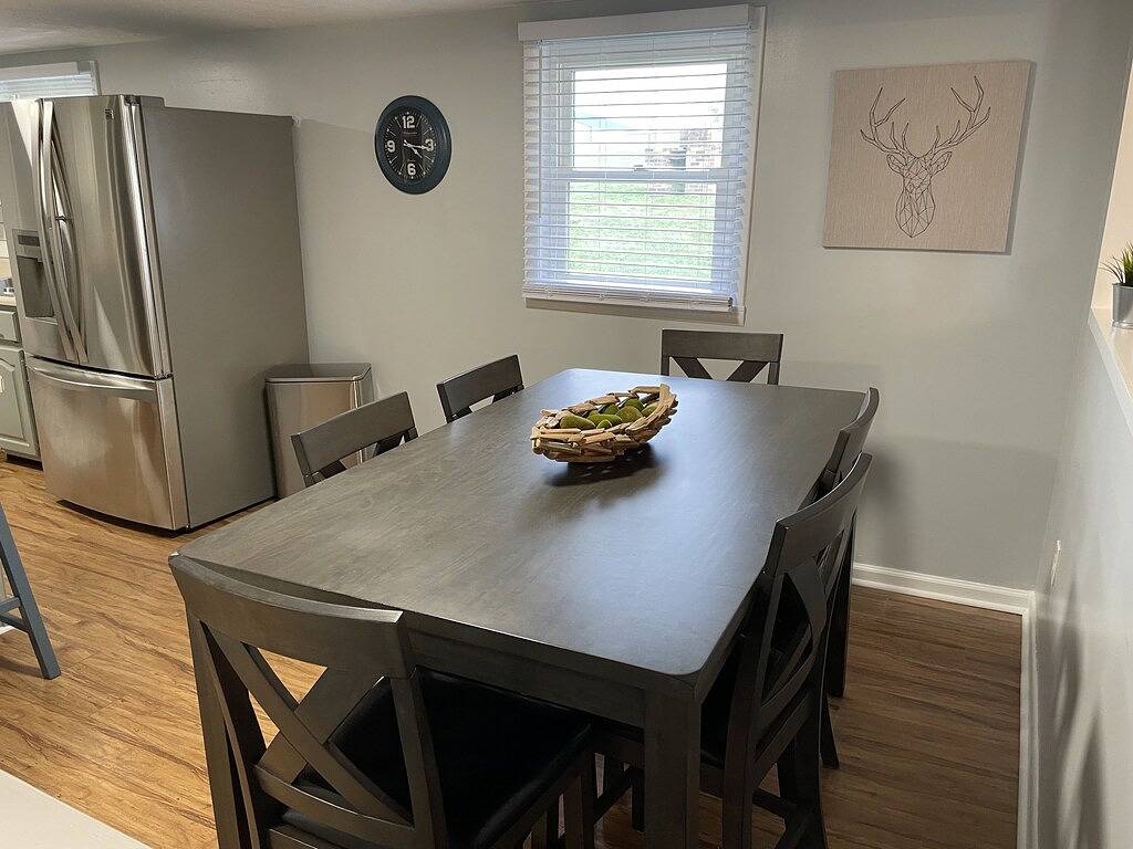 Dolly inspired 1940s 2 bedroom Bungalow near Laurel Lake, hiking, and more in Daniel Boone National Forest