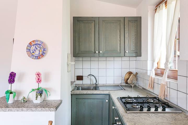 Ganze Wohnung, Ferienwohnung "La Bouganville" mit Balkon, Terrassen und Garten in Suaredda-traversa, San Teodoro