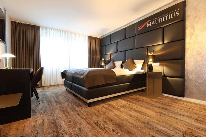 Hotel für 3 Personen, mit Pool und Sauna sowie Whirlpool und Terrasse in Kölner Karneval - 3