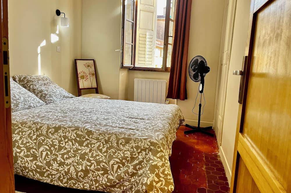 Entire apartment, Charmant Appartement Meublé, au Cœur de la Ville des Parfums. Au Calme, Lumineux in Grasse, Cannes region