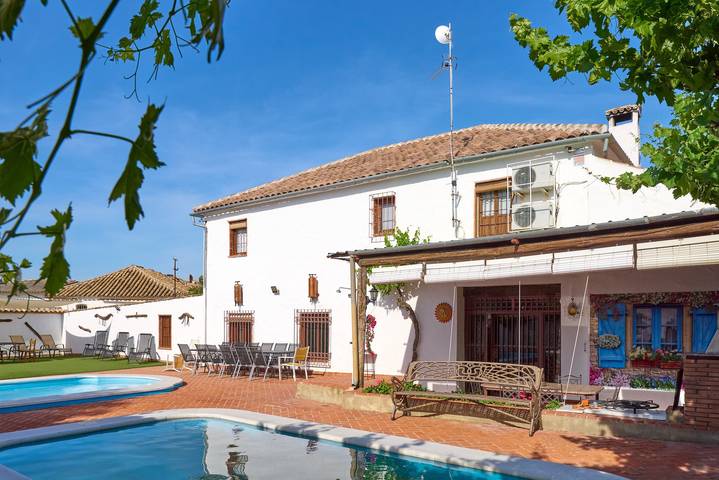 Casa rural para 18 personas, con Jardín y Piscina para niños en Lucena