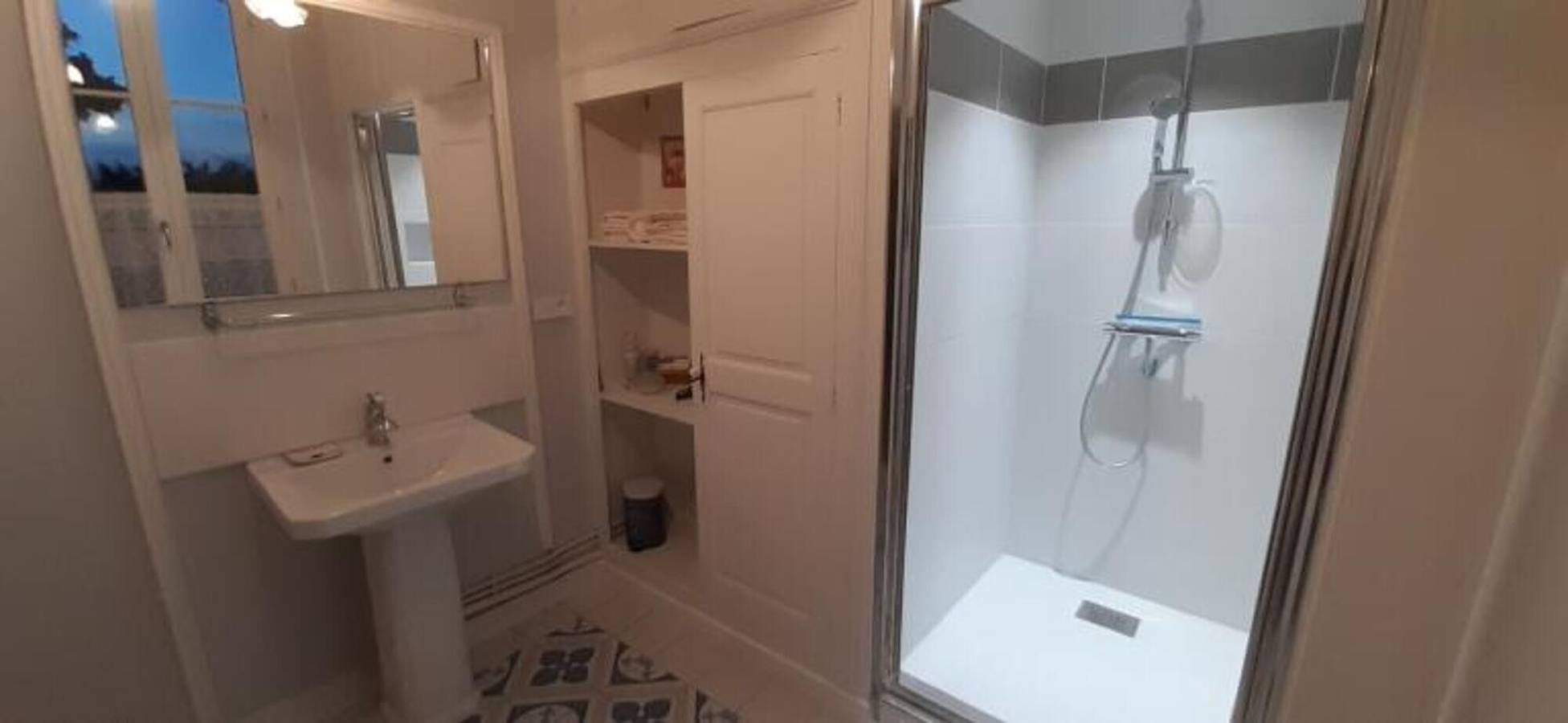 Chambre d’hôtes « Chambre des Dames » avec jardin partagé et Wi-Fi in Hautefort, Périgord Noir