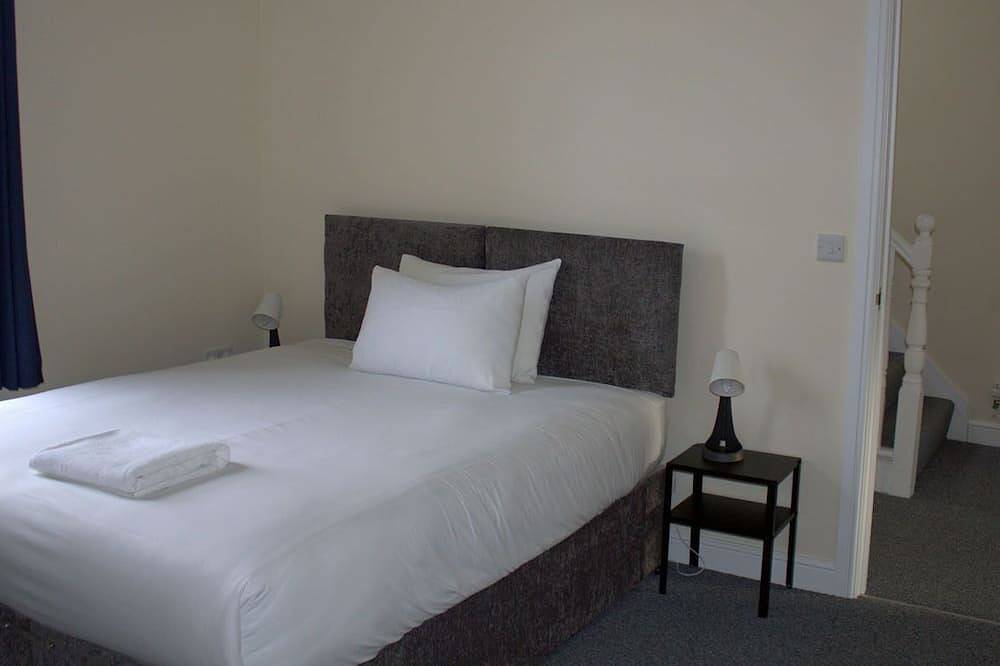 Ferienhaus-Modern-Eigenes Badezimmer-Blick auf den Hof-Afonwy House in Rhayader, Powys