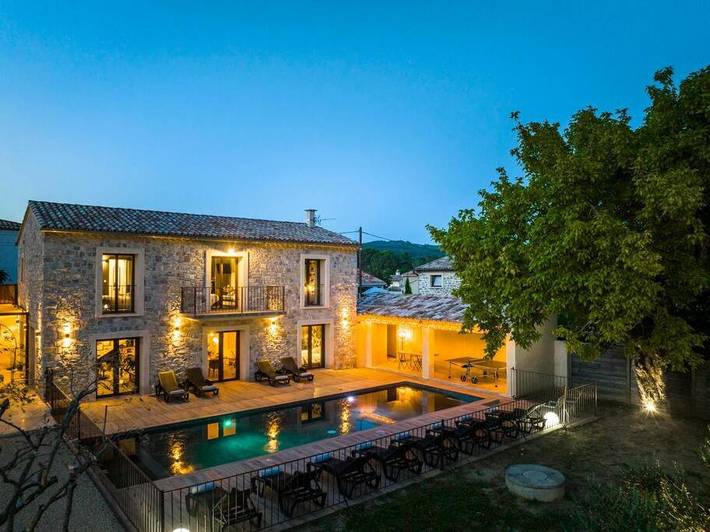 Villa voor 18 personen, with Balkon and Whirlpool as well as Terras and Tuin in Vaison-la-Romaine