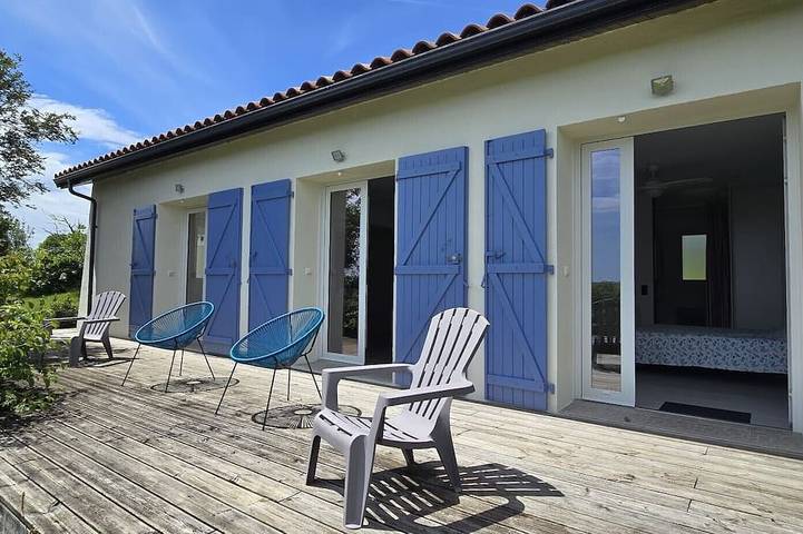 Location de vacances pour 4 personnes, avec piscine et jardin dans Lauraët