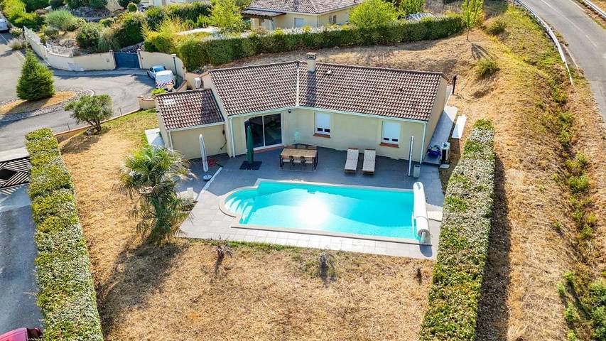 Maison de vacances pour 6 personnes, avec Terrasse et Jardin ainsi que Piscine et Vue sur le lac à L'Isle-Jourdain