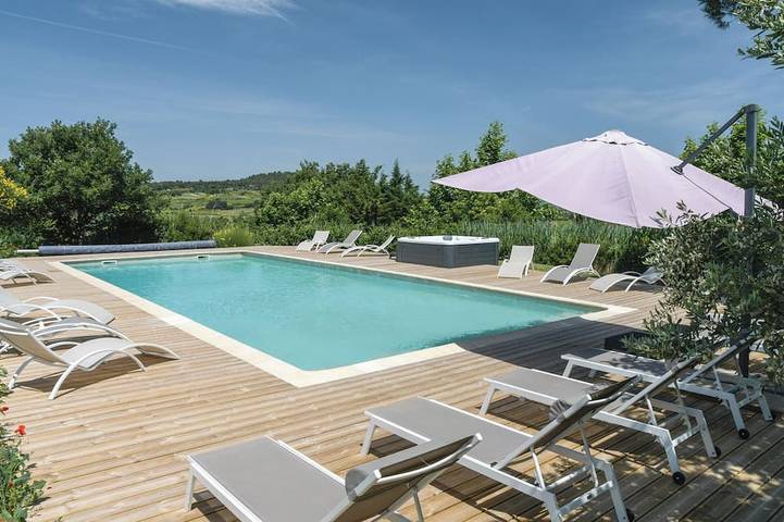 Location de vacances pour 20 personnes, avec jacuzzi ainsi que jardin et sauna, animaux acceptés à Méthamis