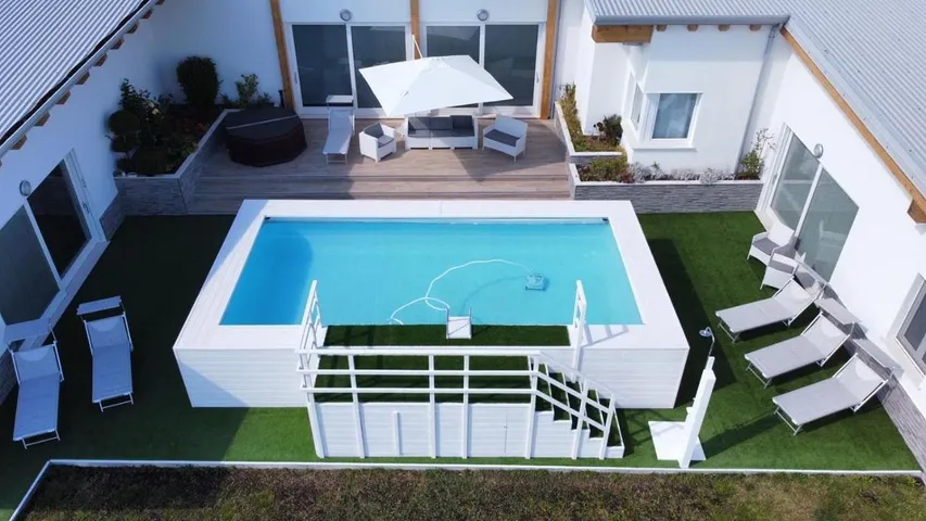 Villa pour 9 personnes, avec jacuzzi ainsi que piscine et jardin, adapté aux familles - 1