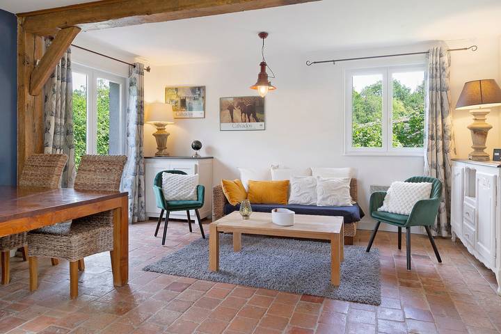 Gîte La Cour Du Four - Deauville with Private Terrace, Garden, and Wi-Fi