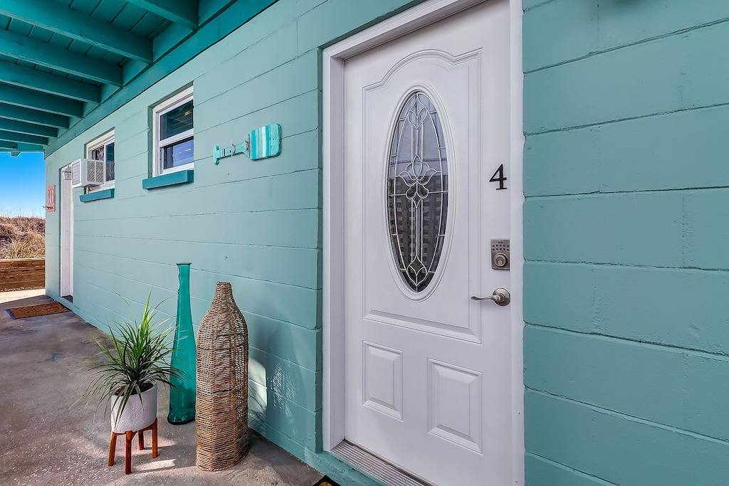 Ganze Wohnung, Sea Glass Cottage #4 | Renovated | Steps to Beach | Outdoor Courtyard in Fernandina Beach, Amelia Island