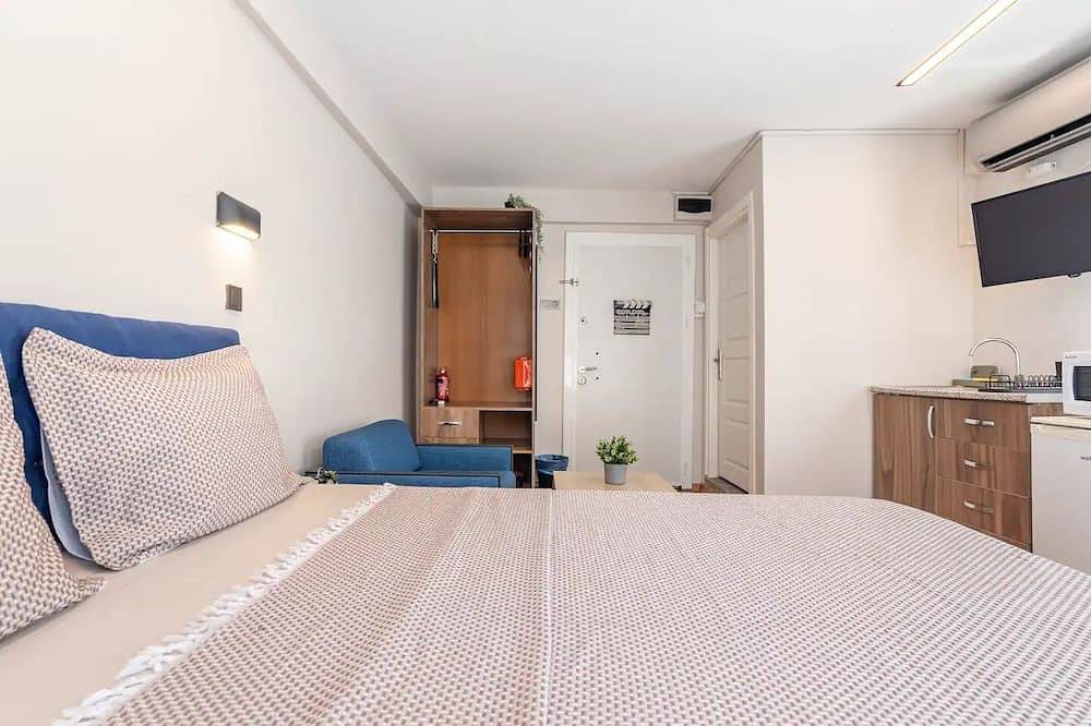 Ganze Wohnung, Stylish 3rd-Floor Studio - Fully Equipped - Fast Wifi & Ac in Fatih, Istanbul
