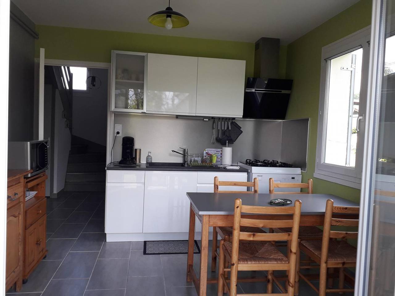 Cottage en bord de mer avec jardin et Wifi in Port-Lesney, Jura