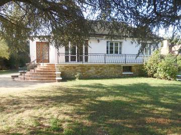 Gîte pour 6 personnes, avec jardin et vue, animaux acceptés à Souesmes