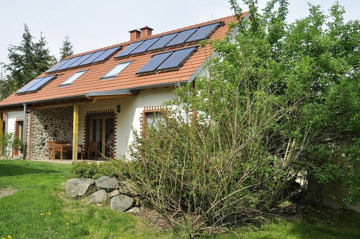 Ferienhaus für 6 Personen, mit Terrasse und Garten sowie Pool und Sauna