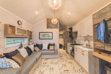 Lodge for 6 People in Mid-Wales, Powys, Photo 4