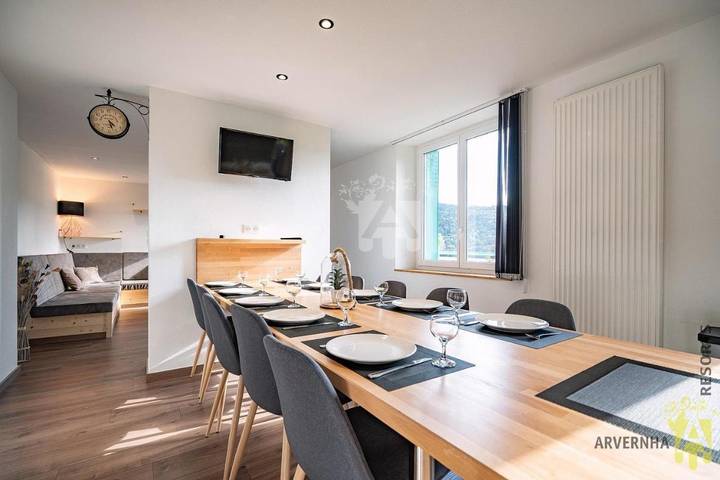 Gîte pour 10 personnes, avec terrasse dans Lac Chambon - 2