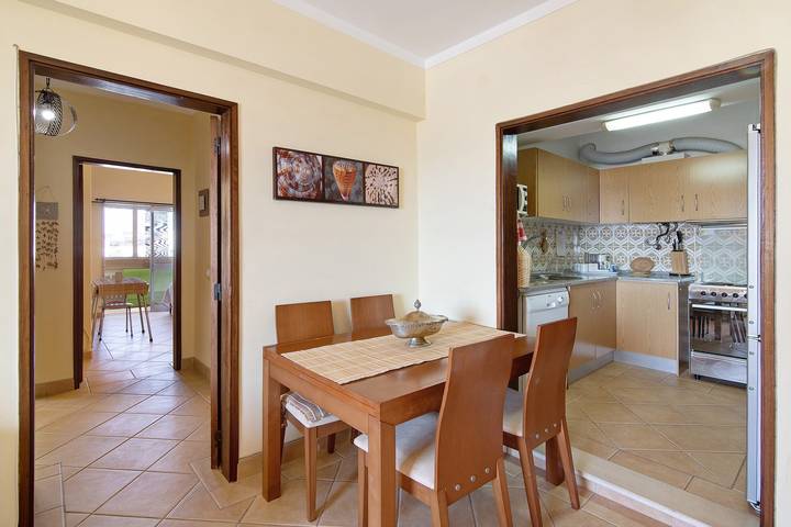 Entire apartment, Apartment 'Vip T2 em Frente a Praia' with Sea View, Terrace & Wi-Fi in Cavacos, Quarteira