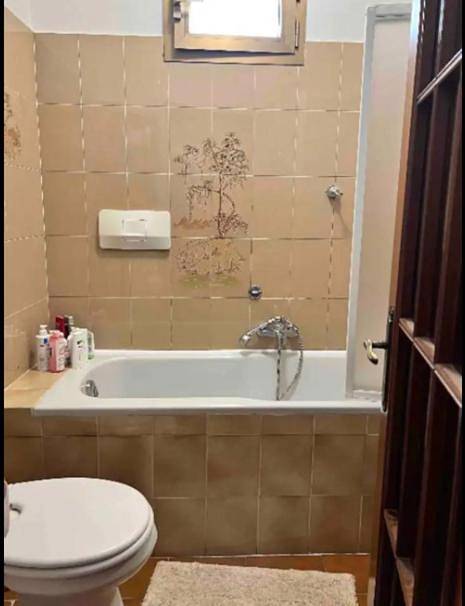 Cheerful Room, Sharing kitchen in a Cosy Family Art House, Ideal for one person or couple in San Remo, Commune de Sanremo