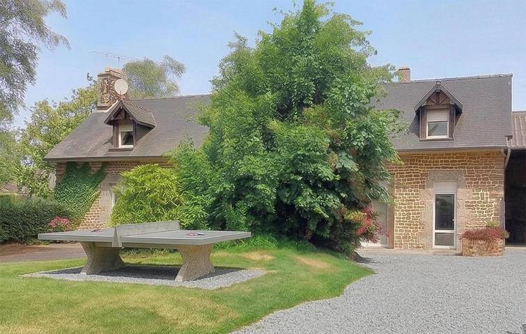 Location de vacances pour 6 personnes, avec jardin et jacuzzi à La Chapelle-Urée