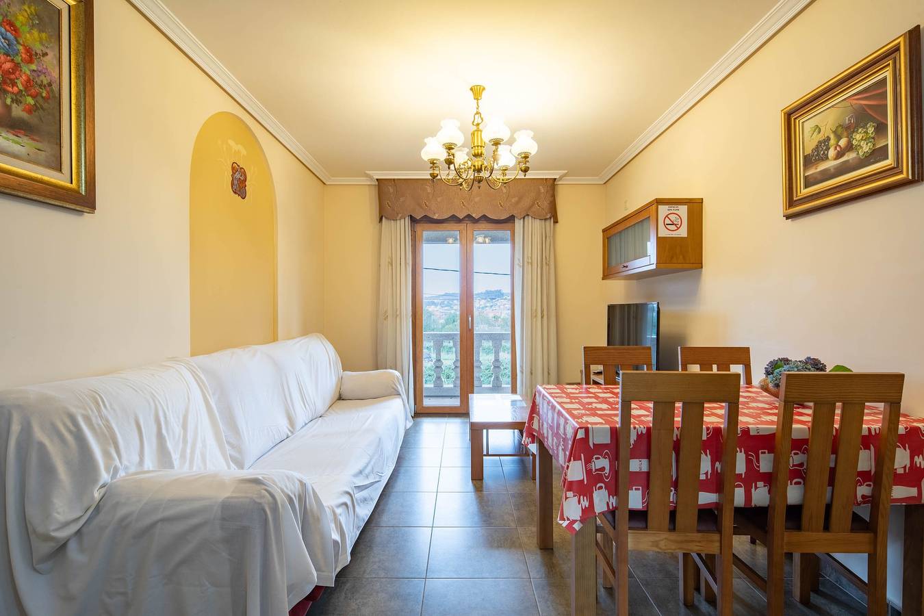 Ganze Wohnung, 'Apartamento 12' mit Gemeinschaftspool, privater Terrasse und Wlan in Cangas, Rías Baixas