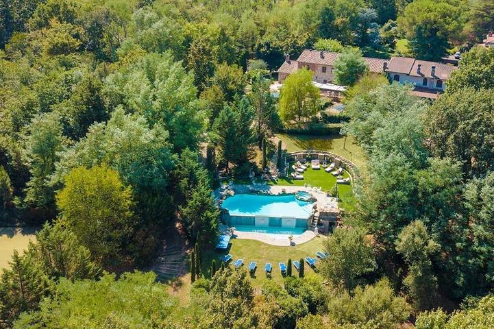Location de vacances pour 22 personnes, avec piscine ainsi que jacuzzi et jardin dans Orentano