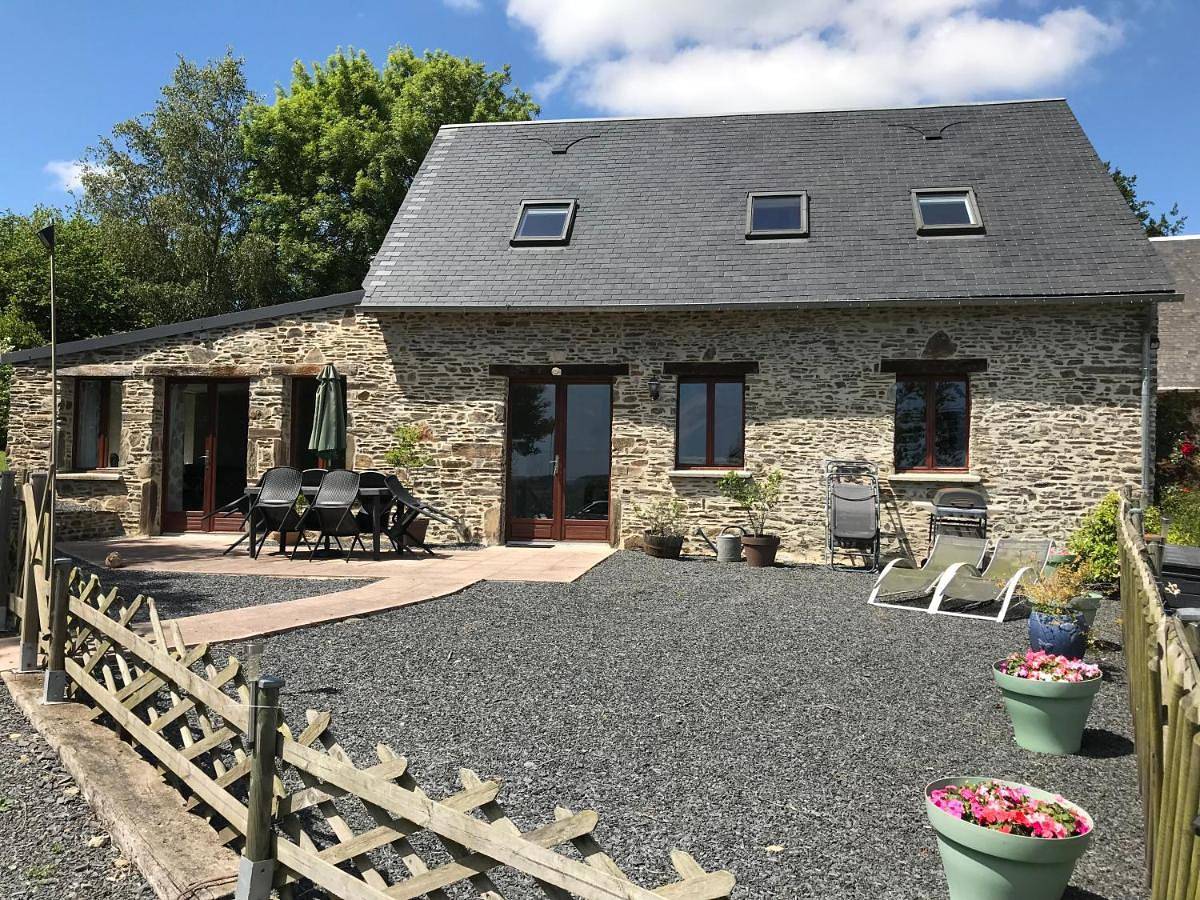 Two-Bedroom House in Précorbin, Région de Saint-Lô