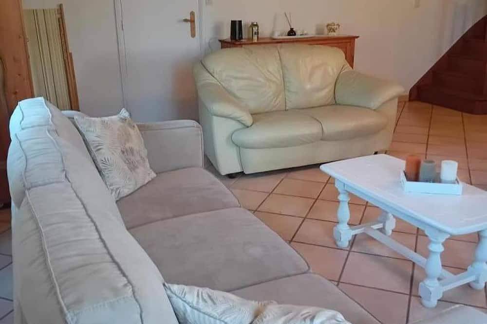 Gîte confortable avec grand jardin privé et Wifi in Channay-sur-Lathan, Région de Tours