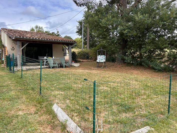 Location de vacances pour 2 personnes, avec vue ainsi que piscine et jardin, animaux acceptés à Saint-Sernin - 3