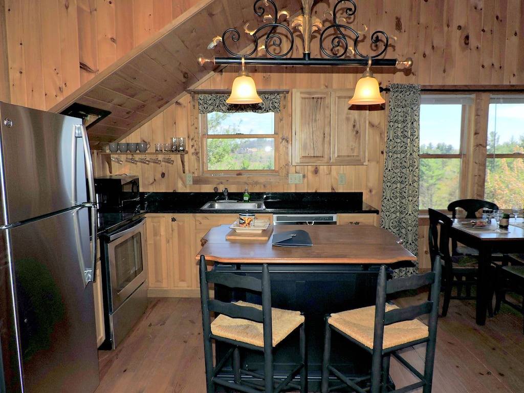 Ganze Wohnung, Location, Location, Location - zu Fuß zur Hauptstraße von diesem Apartment mit Charme in Blue Ridge Parkway, Blowing Rock