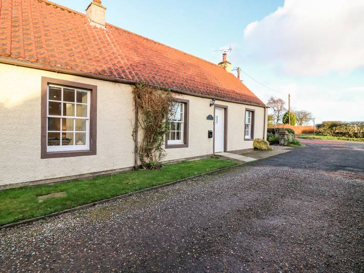 Cottage for 4 people, with garden, with pets in Fife region