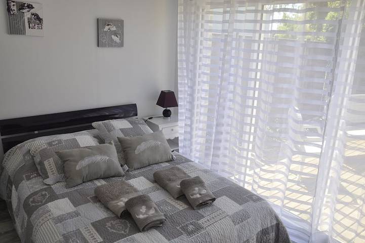 Gîte pour 4 personnes, avec jacuzzi et jardin à Liez - 2