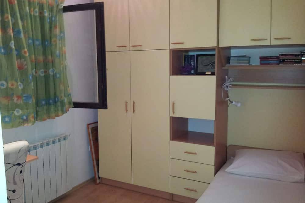 Ganze Wohnung, 3-Zimmer-Ferienwohnung mit Terrasse und Meerblick Klis, Split in Klis, Split-Dalmatien